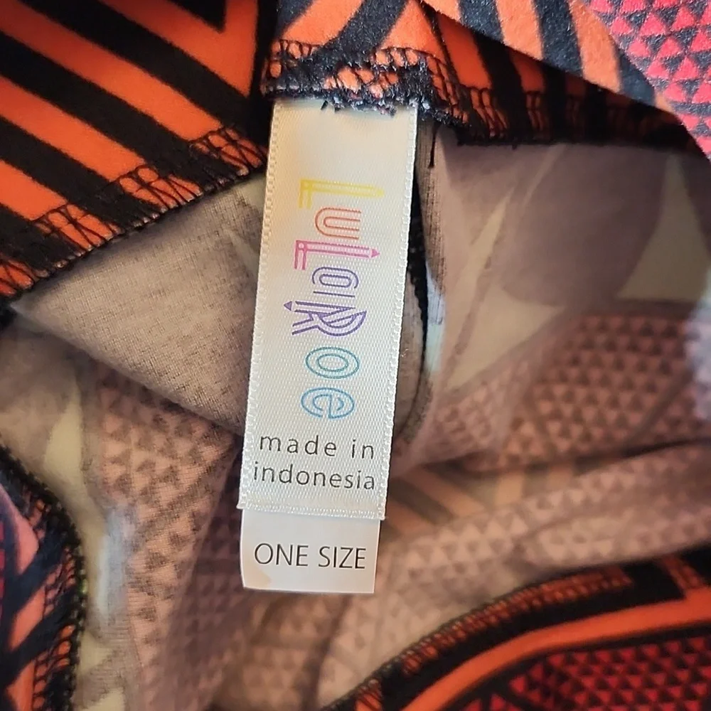 LULAROE LLR OS PATTERNED Buttery Soft Legging One Size